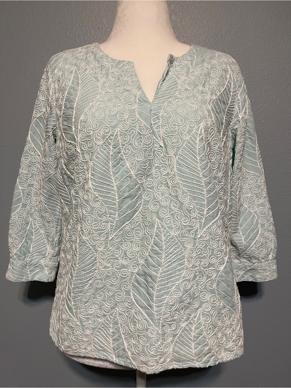 J Jill Sage Blue Embroidered Leaf Scroll Blouse 3/4 Sleeve Textured Boho Small